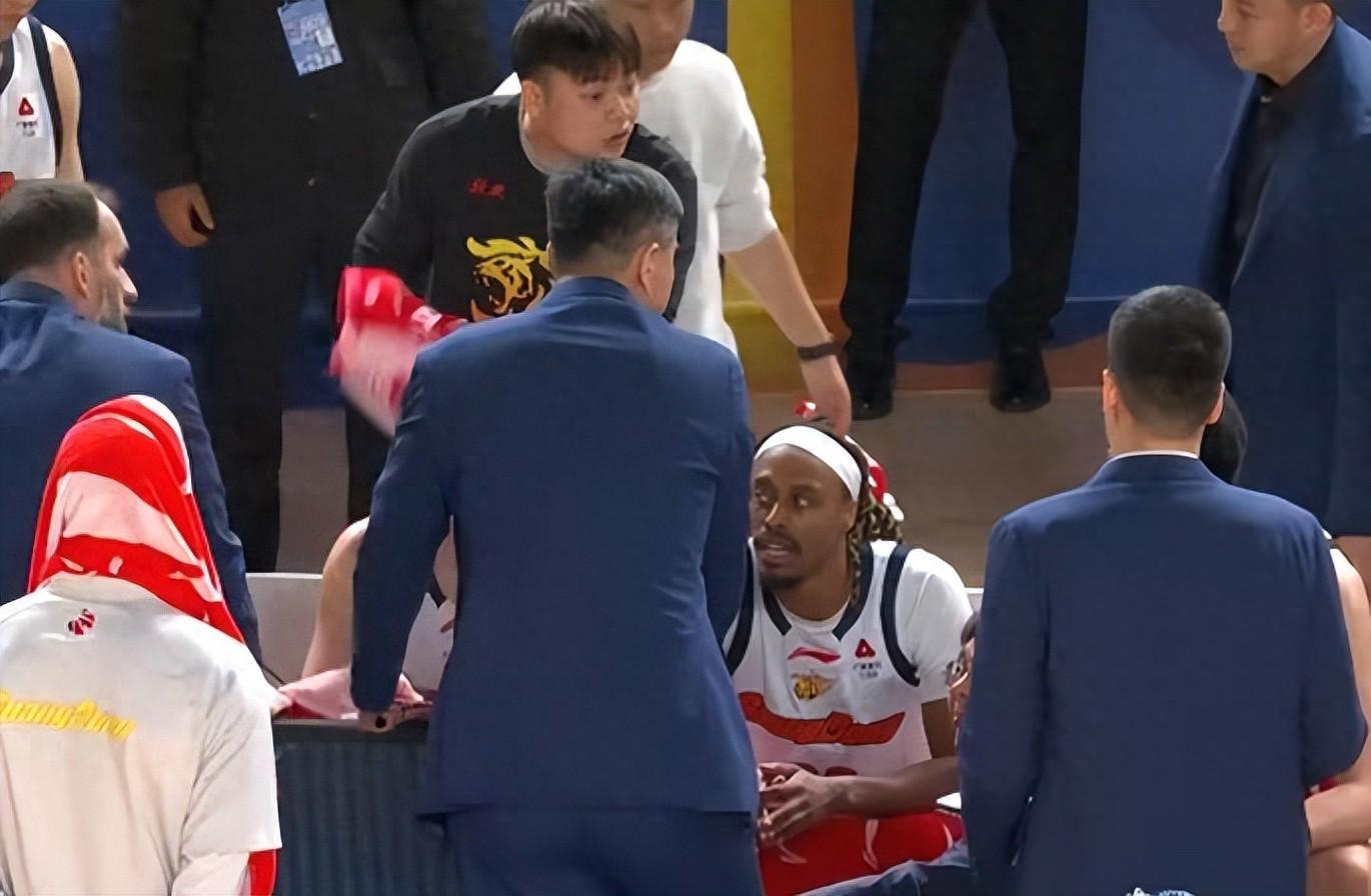 kaiyun-全明星MVP0分,三分赛冠军投不进三分球,杜锋一手好牌打得稀碎